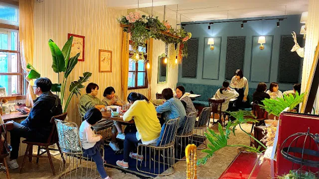 Hong Wa Ziteng Cafe