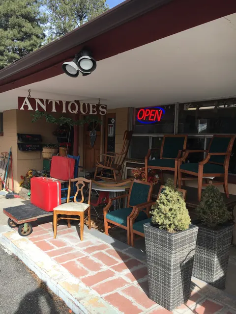 Aunt Maude's Antique Mall