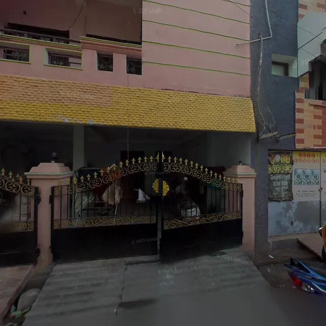 OYO 15221 Elegant 2BHK Near NT Mahal