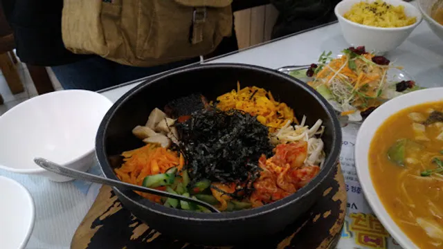 Loving Hut愛家國際餐飲 台南慶中店