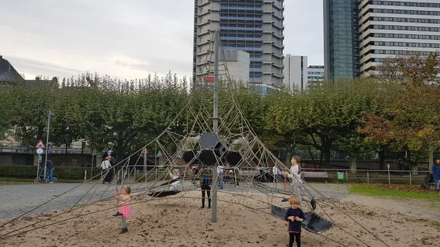 Spielplatz Holbeinsteg