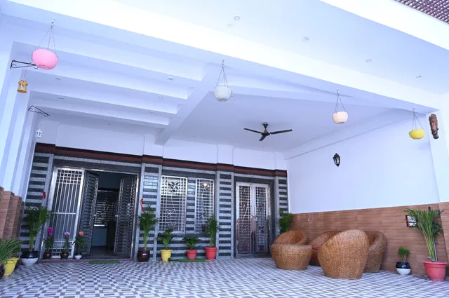 Hotel ayodhya paying guest