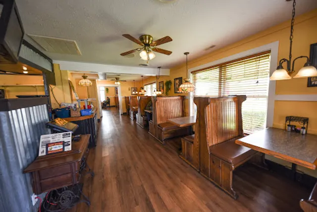 Hometown Pizza - Crestwood