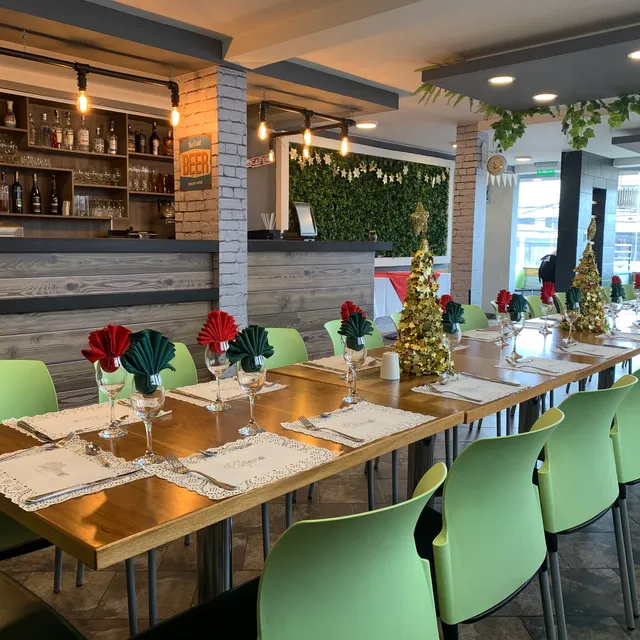 La Cayena, desayunos, parrilladas, bocaditos, enrollados, carnes, delicatessen, horneamos pavos.