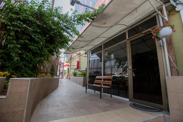 Central Laguardia Hotel