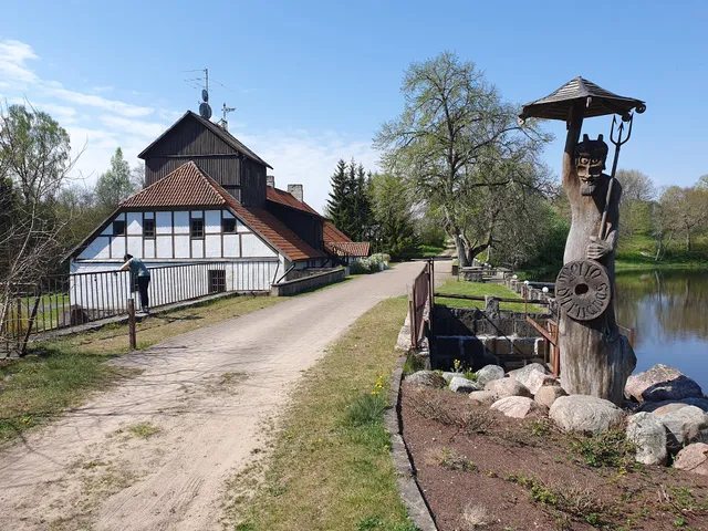 Vella dzirnavas , viesu nams