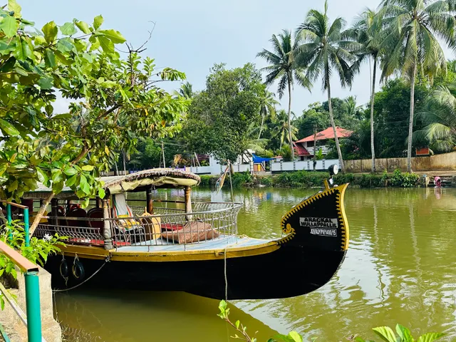 RIVER BLISS HOLIDAY HOME