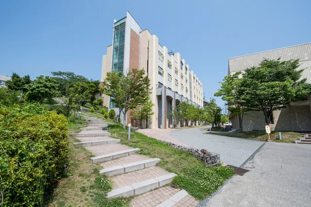 Sendai Shirayuri Women's College