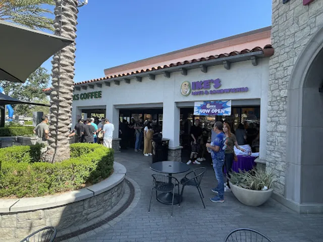 Ike's Love & Sandwiches