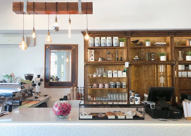 Little Glass Room Bar & Restaurant