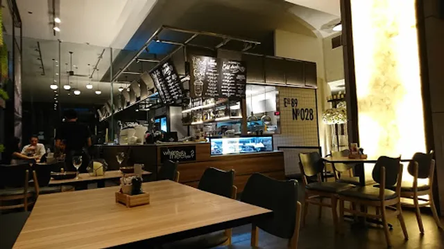 THE COFFEE CLUB - Chatrium Sathorn