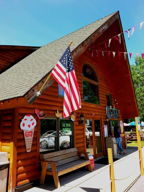 Lakeside Licks Ice Cream