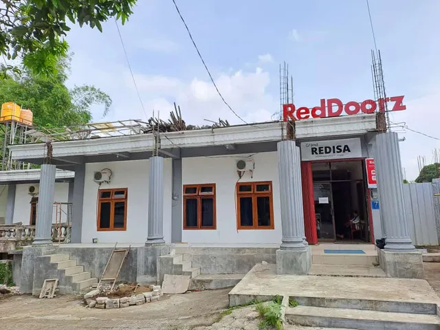 RedDoorz near Universitas Merdeka Malang 2