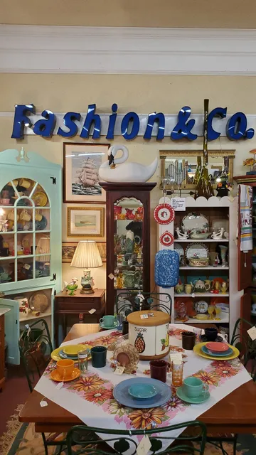 Heritage Antiques Market