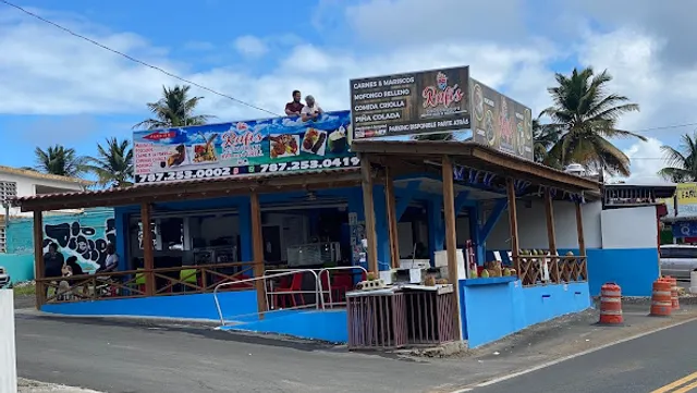 Rafi's Restaurant Bar & Grill