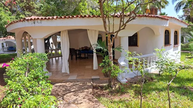 2 LIVU VILLAS WATAMU
