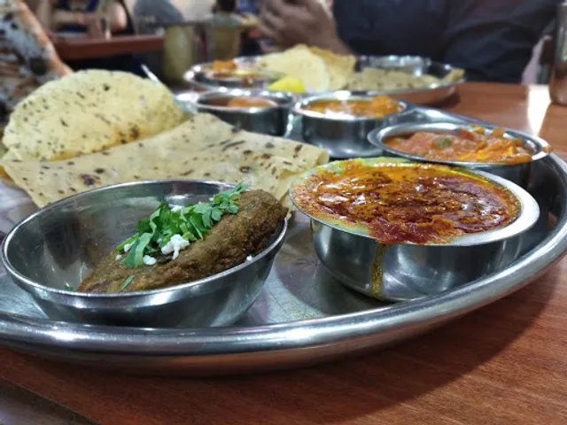 K Bhagat Tarachand, Zaveri Bazaar