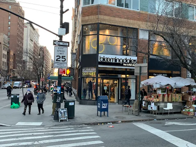 Bloomingdale's Outlet