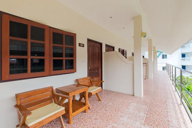 Kanya Boutique Karon