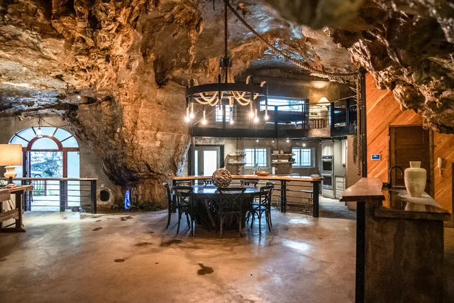 Beckham Creek Cave Lodge