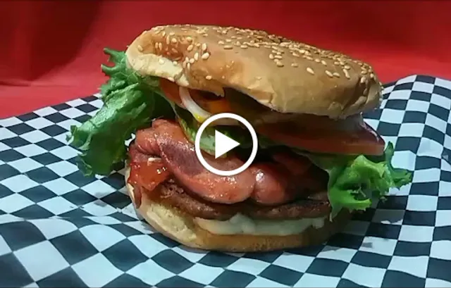 HAMBURGUESAS Y HOT DOGS AL CARBON