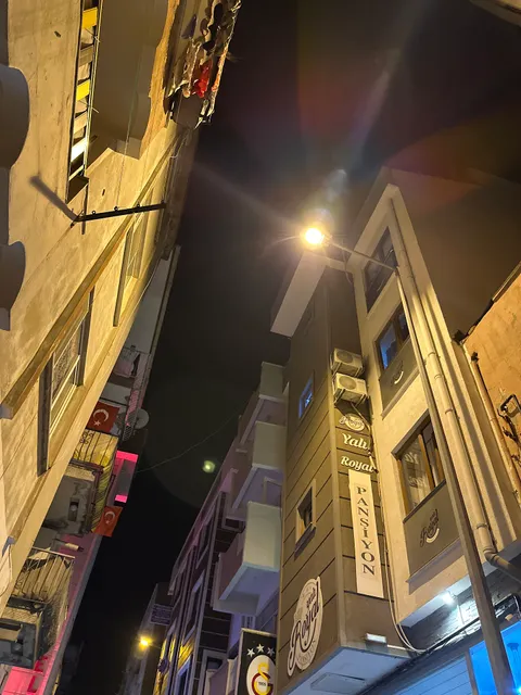 Ahshsj skkskssk akkask