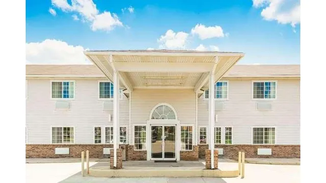 Super 8 by Wyndham Platte City/KCI Airport North