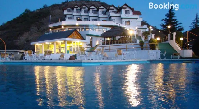 Complejo Le Mirage: Departamentos y cabañas. Restaurante, piscinas climatizadas, jacuzzi, gimnasio, actividades recreativas