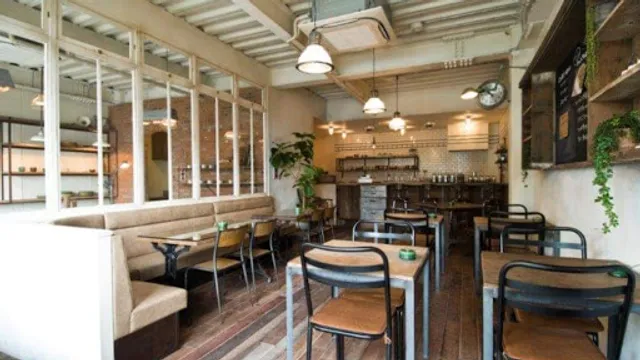 Shinshinsha cafe and pottery school