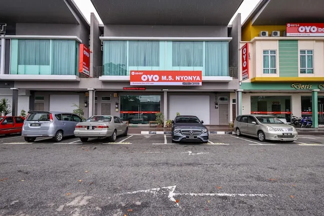 OYO 89497 Dream Nur Hotel