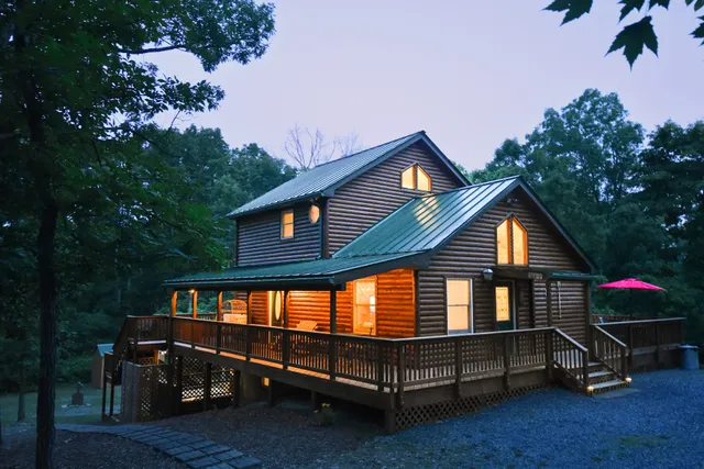 Deer Forest Lodge | HOT TUB | FIREPIT | POOL TABLE | PETS WELCOME