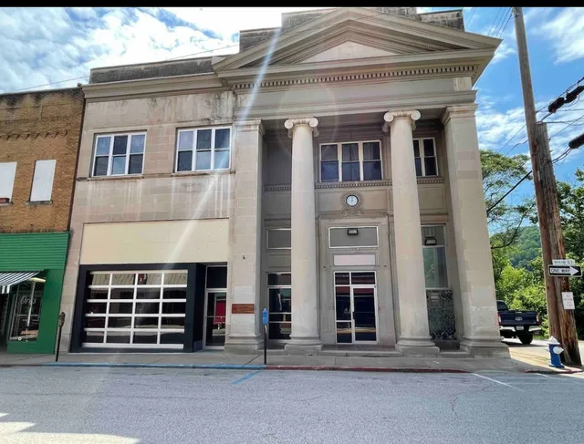 Clendenin Brewing Co. & Lodge
