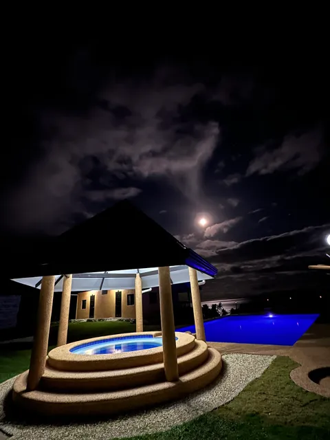 Seaview Moonrise Café & Resort