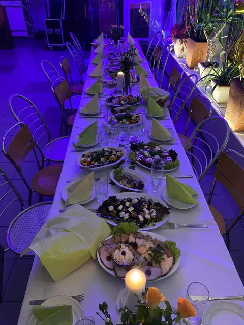 Mezalians Bistro & Pub