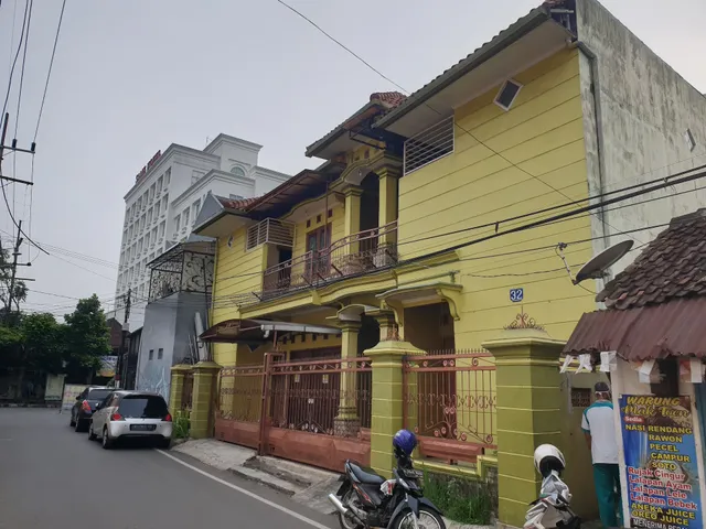 Aina Guest House Syariah Malang