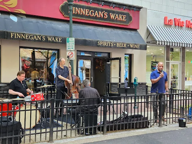 Finnegan’s Wake Irish Pub