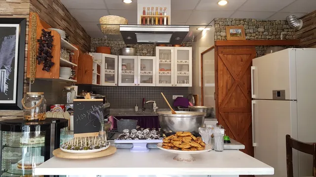 Küçük Ev - Ev Yemekleri - Piliç Çevirme - Kızarmış Tavuk - Meze