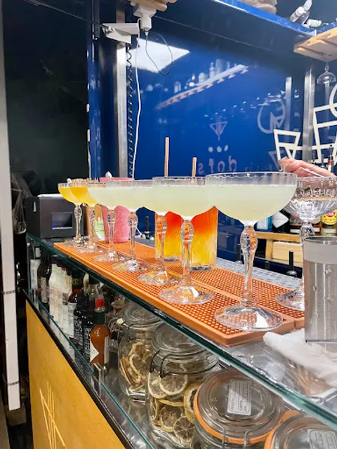 Dots food and drinks