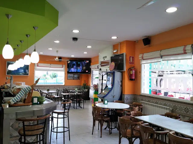 CAFETERÍA EL LAGO - Suso Rochi