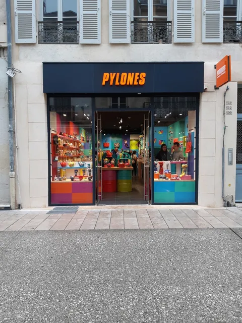 Pylones