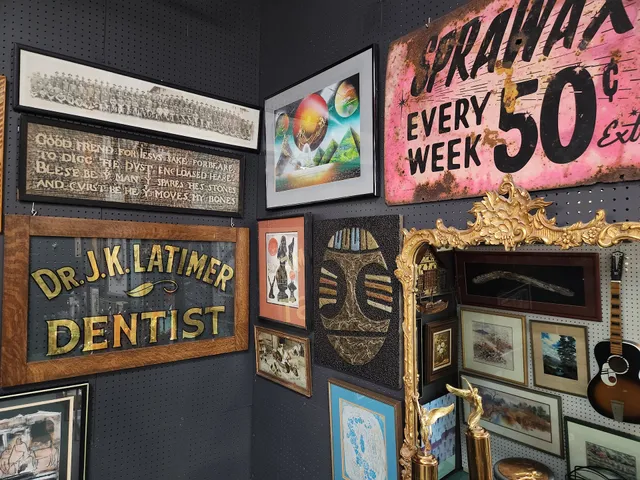 The New Lincoln Antique Mall