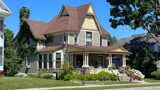 Secrets On Main Bed & Breakfast