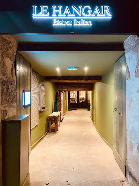 Le Hangar