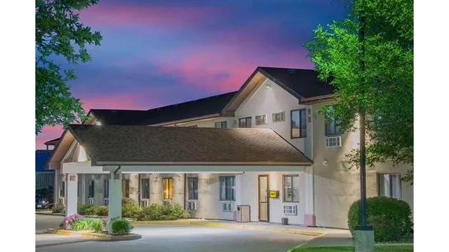 Super 8 by Wyndham Knoxville