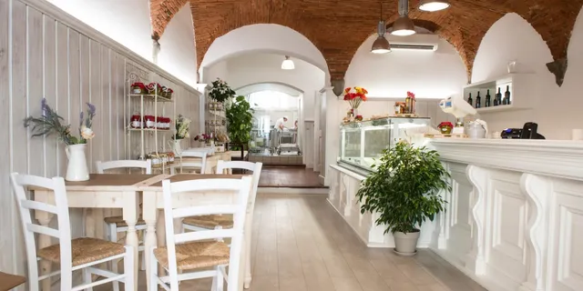 Acquaviva, il caseificio a Pisa ( ex Friscu )