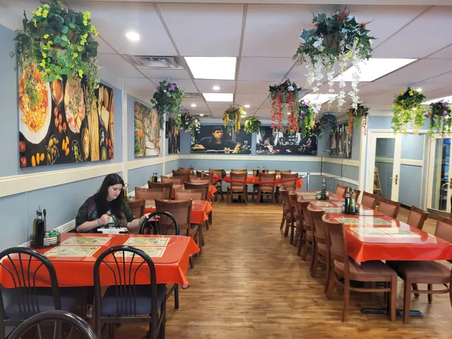 Mama Roma’sBrick Oven Pie and Pasta