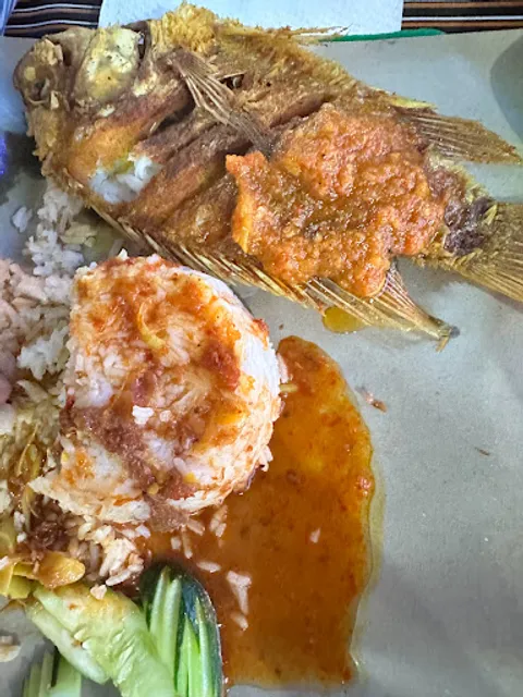 Nasi Kukuih Tigo Raso & Nasi Lomak Pandan Kukuih (Nasi Kukus)