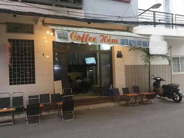 Tiệm Cà Phê Hẻm - 243 Tô Hiến Thành