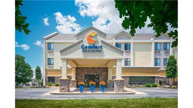 Comfort Inn & Suites Kansas City - Northeast
