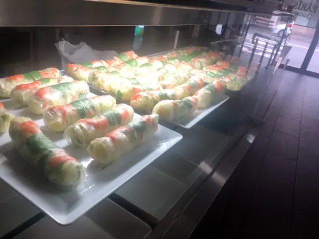 Little Vietnam roll & juice